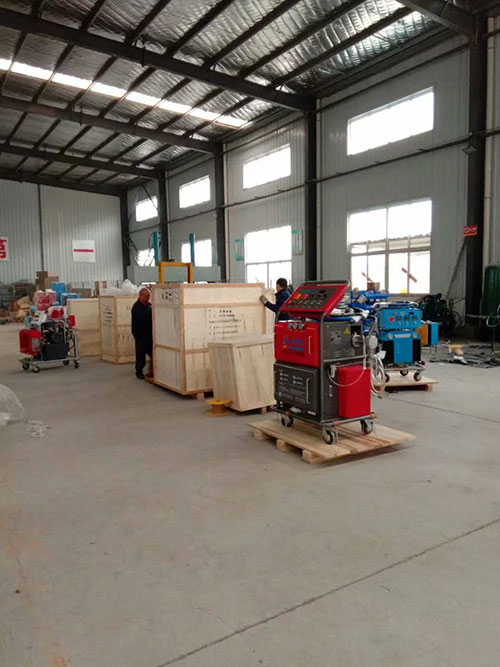 北京聚脲防腐噴涂機(圖1) 徐州市客戶防腐防水聚脲噴涂設備