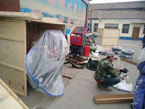 【圖片】常州聚脲噴涂 水箱防腐內(nèi)外壁如何施工(圖1) 江蘇省鹽城市客戶訂購的2臺液壓聚脲噴涂機(jī)